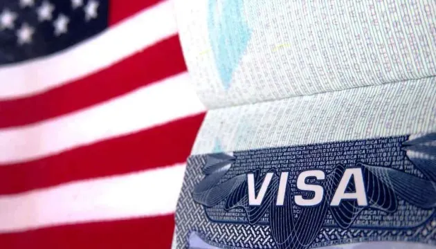 США зупинили розгляд усіх заяв на імміграційні візи