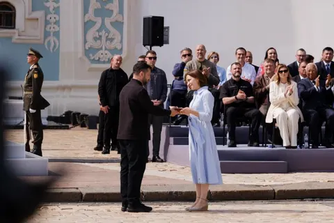 Зеленський і Санду обмінялися найвищими нагородами