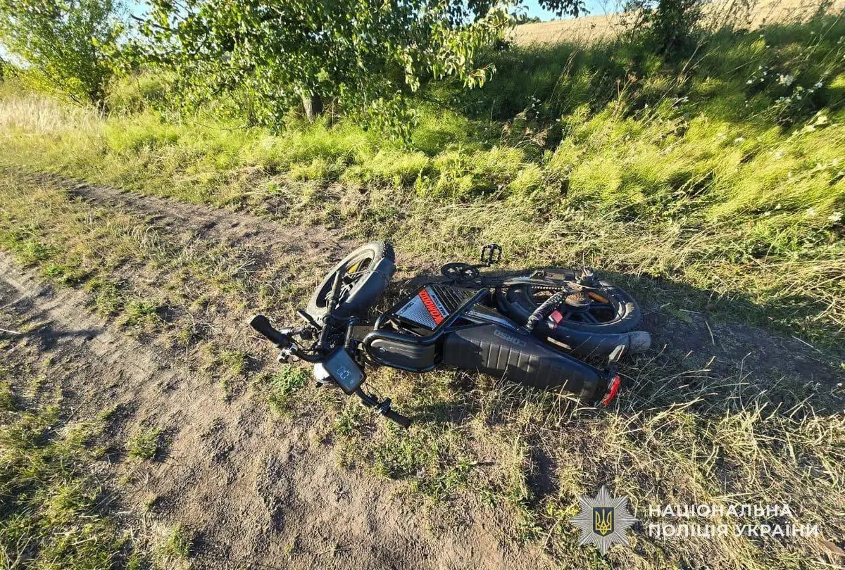 На Львівщині 13-річний хлопець на електровелосипеді впав і травмував себе та 11-річну пасажирку