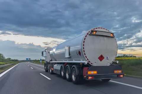 Росія вперше купує бензин в Індії: удари по НПЗ створили дефіцит