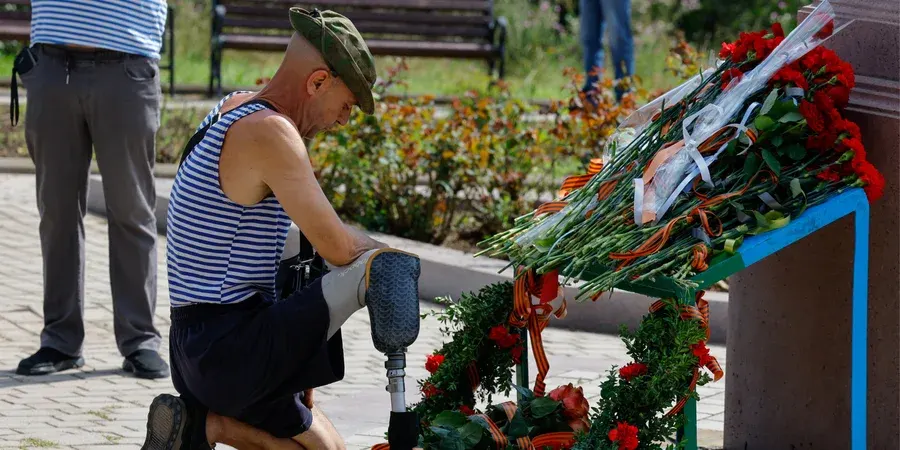 У РФ чоловіка засудили на 14 років за фото могил окупантів