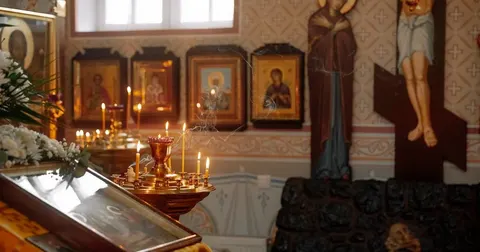 У Львові чоловік напав на священика під час служби — його затримали парафіяни