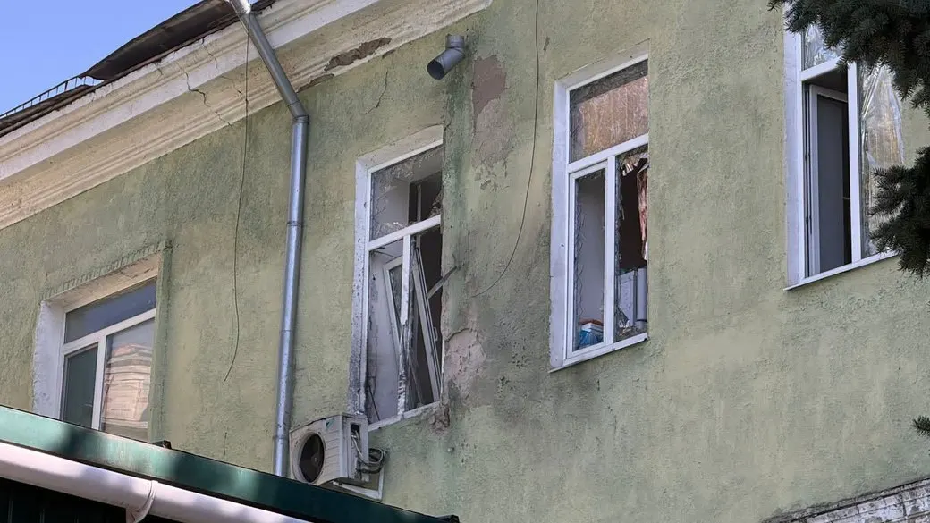 Російські дрони вдарили по лікарні у Краматорську: пошкоджено травматологію