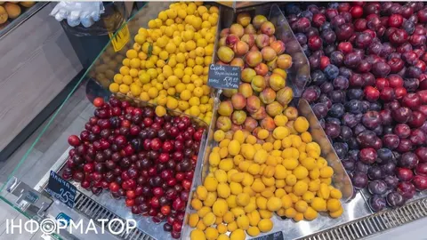 Сливи в Україні подешевшали на чверть: скільки коштують у супермаркетах