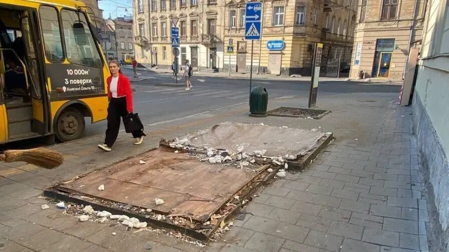 У Львові прибрали незаконні кіоски, що заважали пішоходам