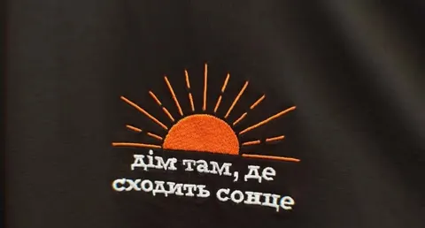 Чужий бізнес скопіював дизайн футболок «Східного варіанту»: медіа показує докази