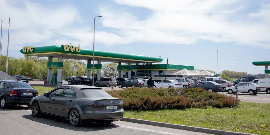 Бензин знову подорожчав: WOG додав 3 гривні, ОККО та UPG — по одній