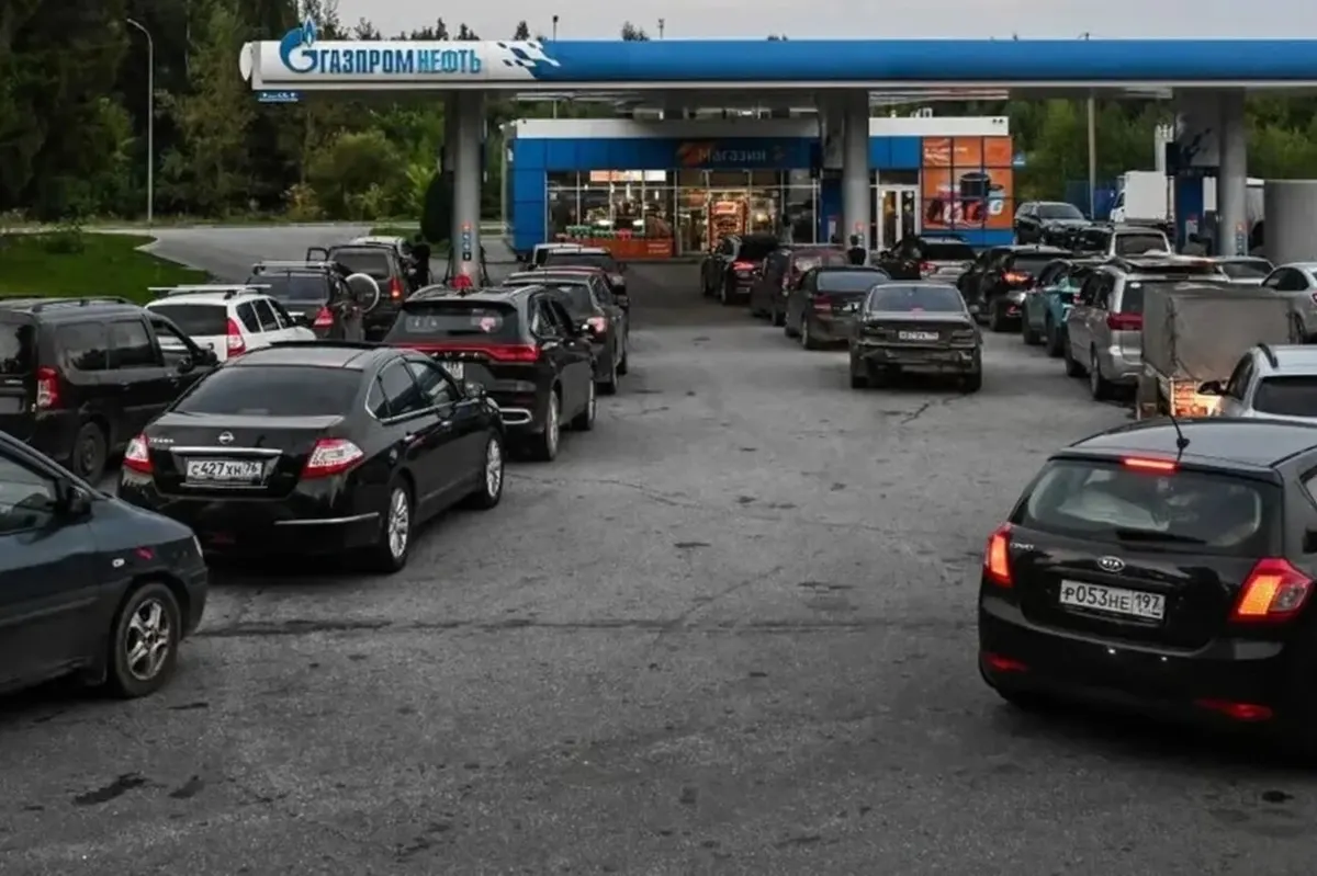 У Волгограді за скарги на дефіцит бензину затримали п'ятьох містян