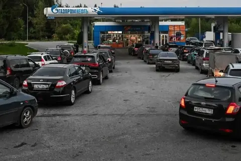 У Волгограді за скарги на дефіцит бензину затримали п'ятьох містян