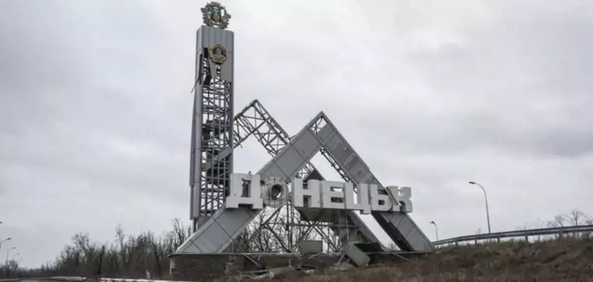 Удар по Донецьку: ракети влучили у паркінг та закинуту будівлю