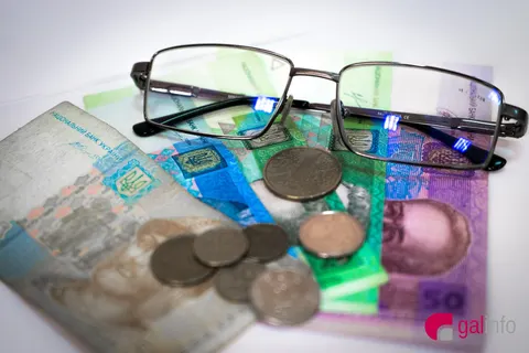 На Львівщині почали виплачувати вересневі пенсії та соцдопомогу: скільки грошей