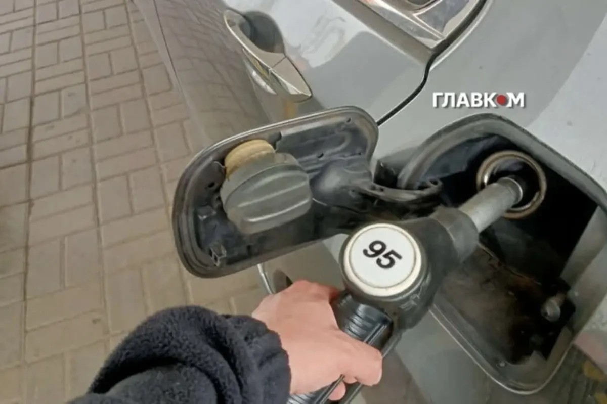 Ціни на пальне 15 серпня: скільки коштують бензин, дизель та газ