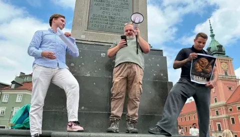 «Пікет добросусідства» у Варшаві: проти ненависті до українців