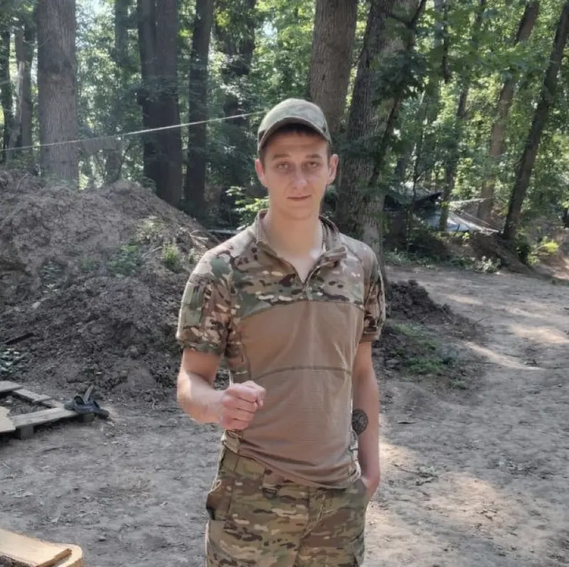 «Мамо, чого ти плачеш? Ну підлікуюся»: історія 23-річного Миколи Сєрова з Сіверська