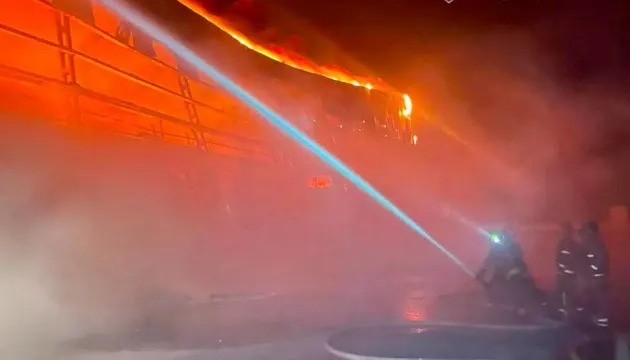 Нічні удари по Дніпропетровщині: пошкоджені будинки й склади, двоє поранених