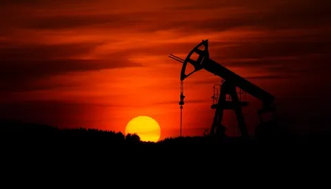 Нафта дорожчає через напруженість у протоках і сумніви щодо угоди США з Іраном