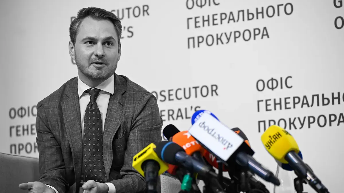 Скандал навколо генпрокурора: втеча до Парижа і війна з НАБУ