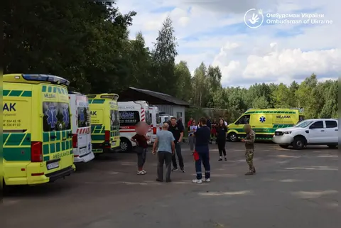 З окупації вдалося повернути ще 13 українців: серед них — літні та тяжкохворі