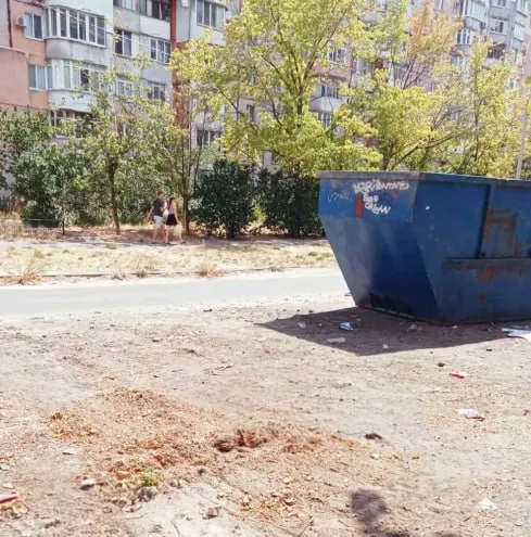 У Миколаєві на вулиці Лазурній прибрали стихійне сміттєзвалище