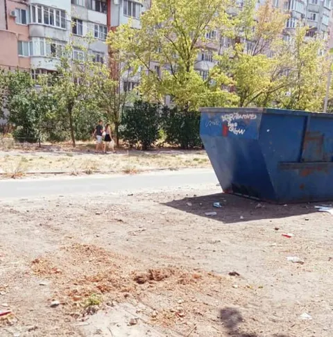 У Миколаєві на вулиці Лазурній прибрали стихійне сміттєзвалище