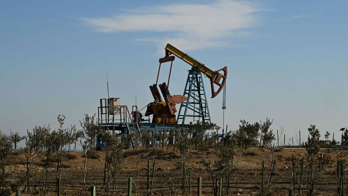 Українські атаки зірвали нафтові плани Росії: видобуток впав майже на мільйон