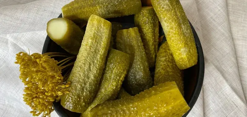 Яка сіль найкраще підходить для маринування огірків: секрет активного бродіння