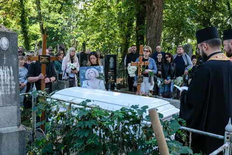 Львів попрощався з майстринею витинанки Дарією Альошкіною: її поховали на Личако