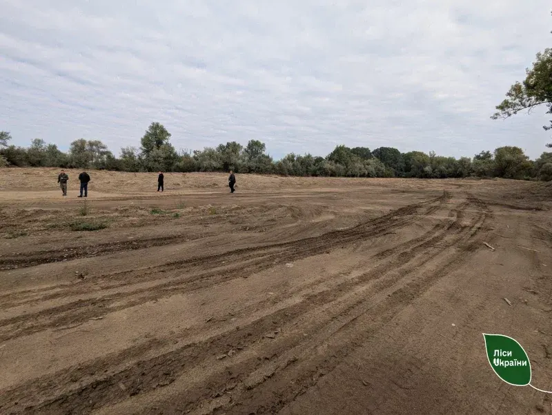 На Буковині знайшли незаконний видобуток гравію: важка техніка залишила виїмки й насипи