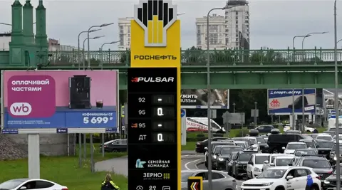 У росії бракує бензину: А-95 немає на 53% АЗС, у Ленінградській області — ліміт