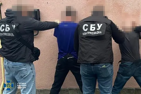 Вибухівку підкинули з вікна автівки: на Львівщині затримали двох підозрюваних у
