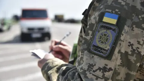 Поромна переправа "Орлівка" знову працює після атаки РФ