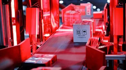 «Нова пошта» змінює логістику через воєнні ризики: що відомо