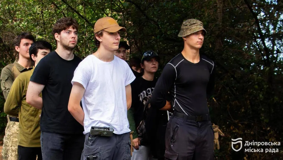 У Дніпрі молодь пройшла вишкіл з вогневої підготовки: що опановували