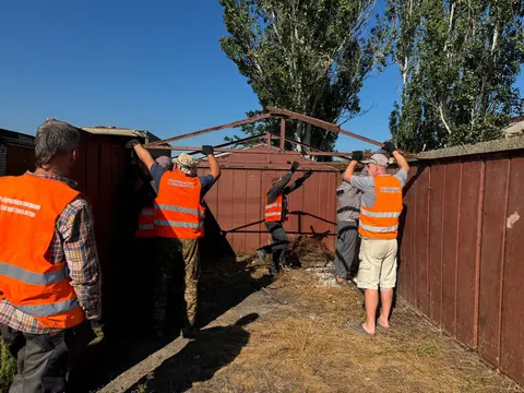 У Дніпрі на Каштановій знесли самовільний гараж: власник проігнорував приписи