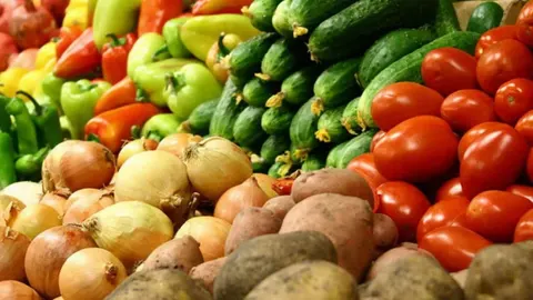 Огірки в Україні подорожчали на 20% за тиждень: що відбувається на ринку