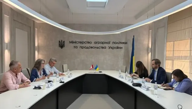 Канада передасть Україні зернові рукави для зберігання врожаю