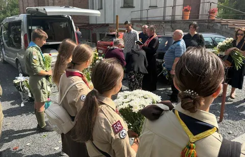«Вона любила співати»: у Тернополі попрощалися з 16-річною пластункою Терезою По
