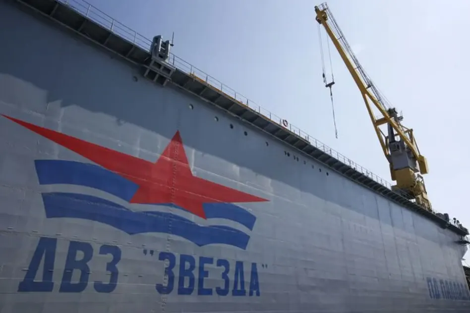 Росія вивела в море новий криголамний танкер для обходу санкцій