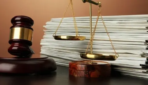 Понад 600 запитів за дев'ять місяців: чиновника з Амстердама підозрюють у причет