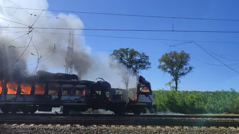 Росіяни вдарили по приміському поїзду Харків – Ізюм: семеро поранених