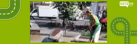 Сквер біля пам'ятника Емінеску в Чернівцях митимуть частіше