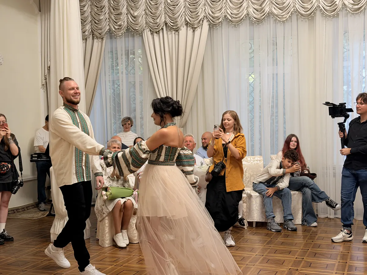 У Миколаєві мер одружив пару в День міста: як це було