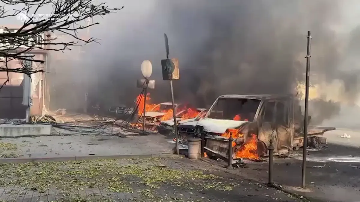 Удар по ТРЦ у центрі Павлограда: двоє загиблих, щонайменше 18 поранених