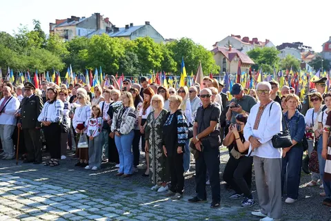 На Личаківському кладовищі вшанували пам'ять полеглих захисників
