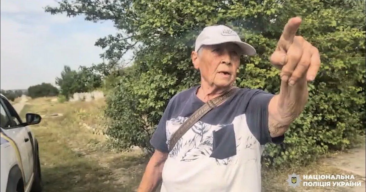 «Поруч знесли будинок»: поліцейські вивезли трьох людей з Новомиколаївки