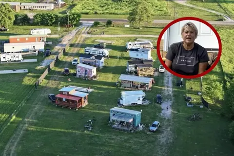 500 жінок у черзі: пенсіонерка створила у Техасі селище лише для жінок