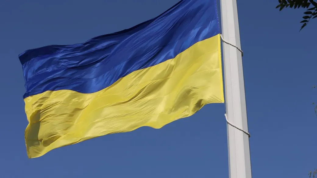 У Миколаєві підняли найбільший стяг регіону: фото з урочистої церемонії