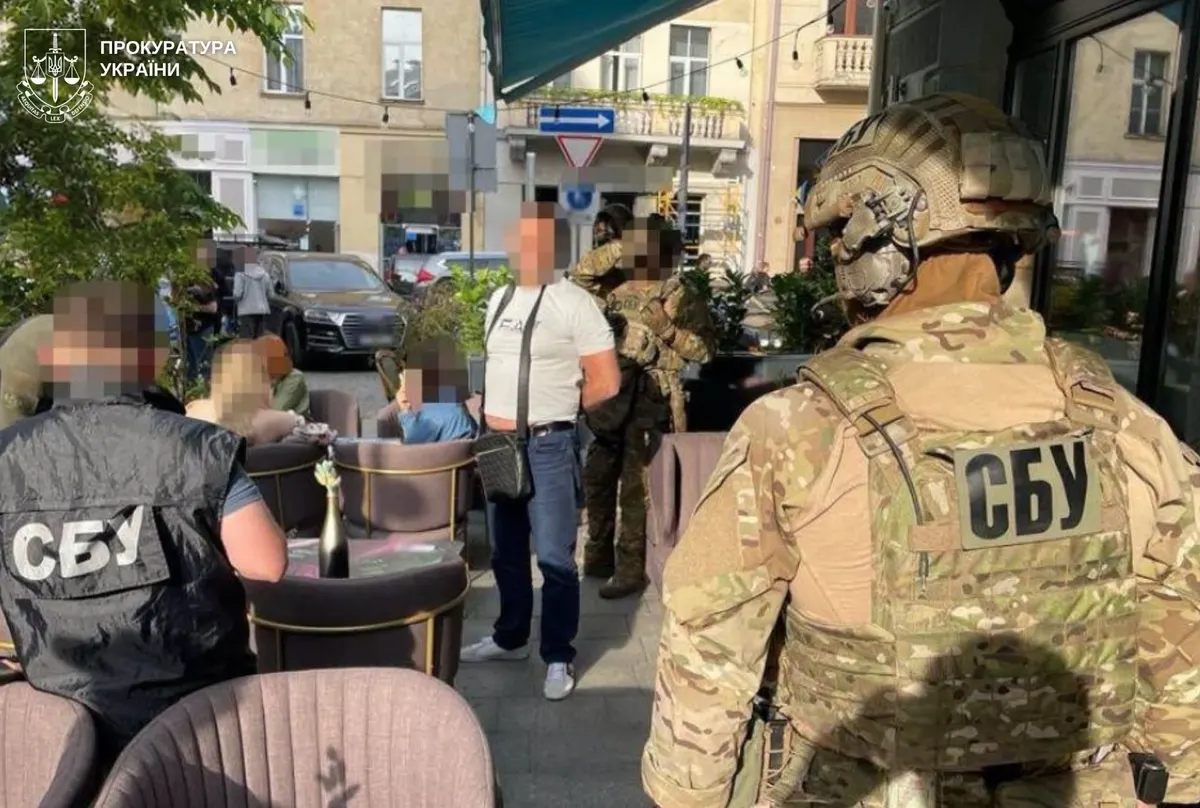 Вигадав борг і погрожував матері: вимагача засудили на 9 років