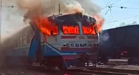 Росіяни двічі вдарили по електропоїзду на Харківщині: загинула пасажирка