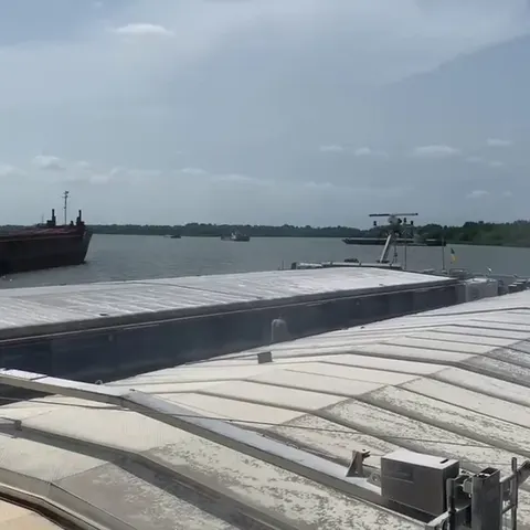 Британське дослідження: Росія через Чорне море веде нелегальну торгівлю за допомогою західних фахівц